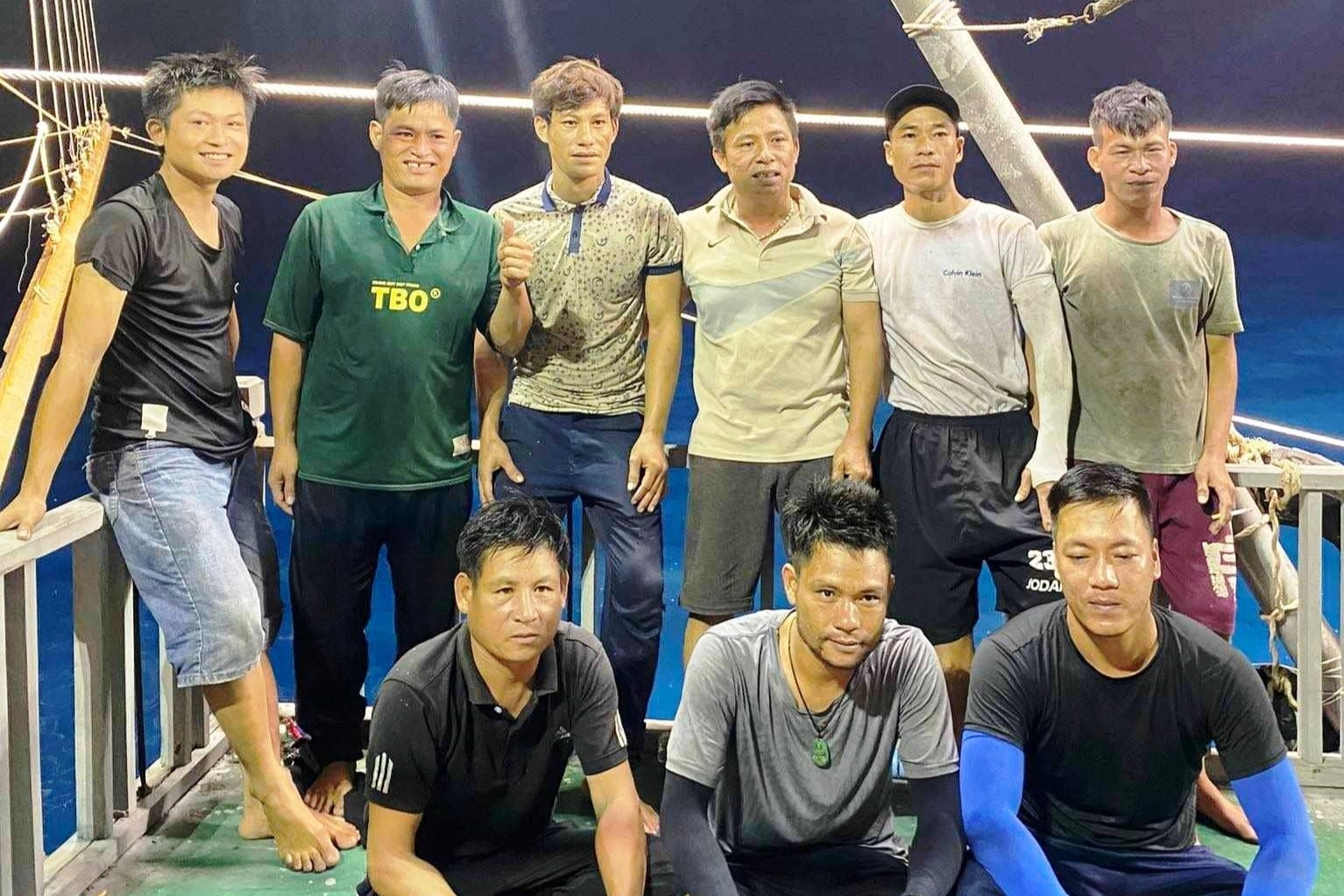 Nhóm ngư dân Thanh Hóa kịp thời cứu 8 người gặp nạn trên biển