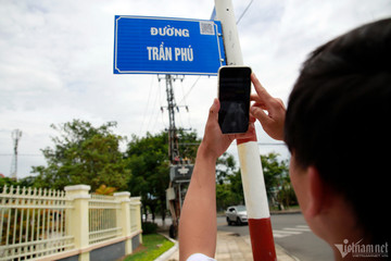 Foreign travelers now can look up street names via QR codes