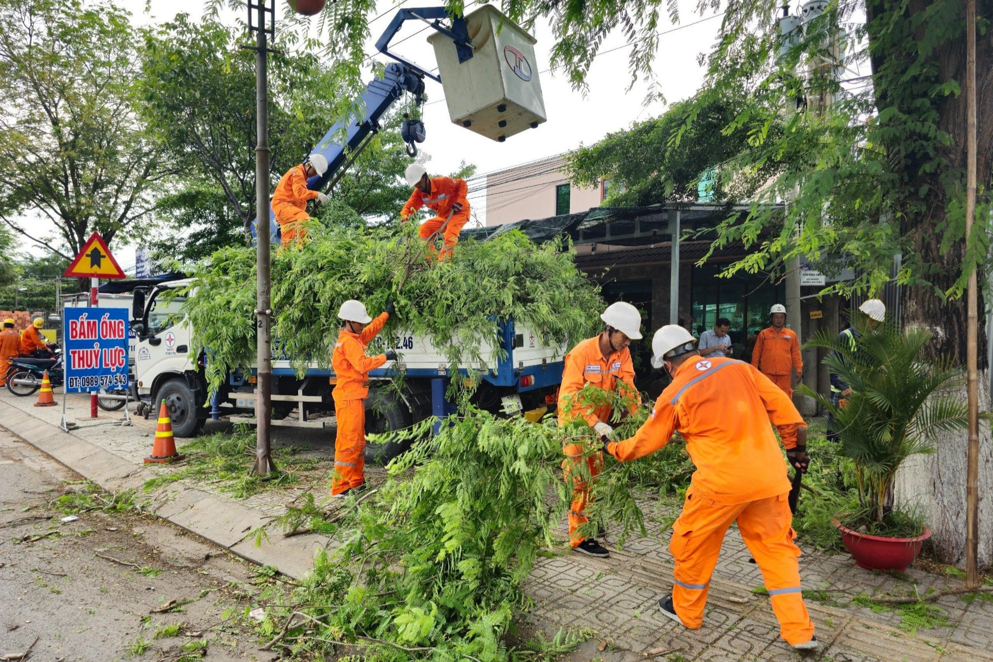 EVNSPC chủ động ứng phó, đảm bảo cung cấp điện mùa mưa bão