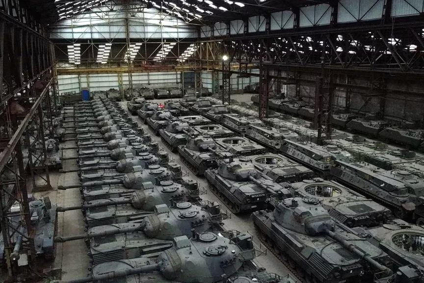 Một nước châu Âu mua lại hàng chục xe tăng cũ để viện trợ cho Ukraine