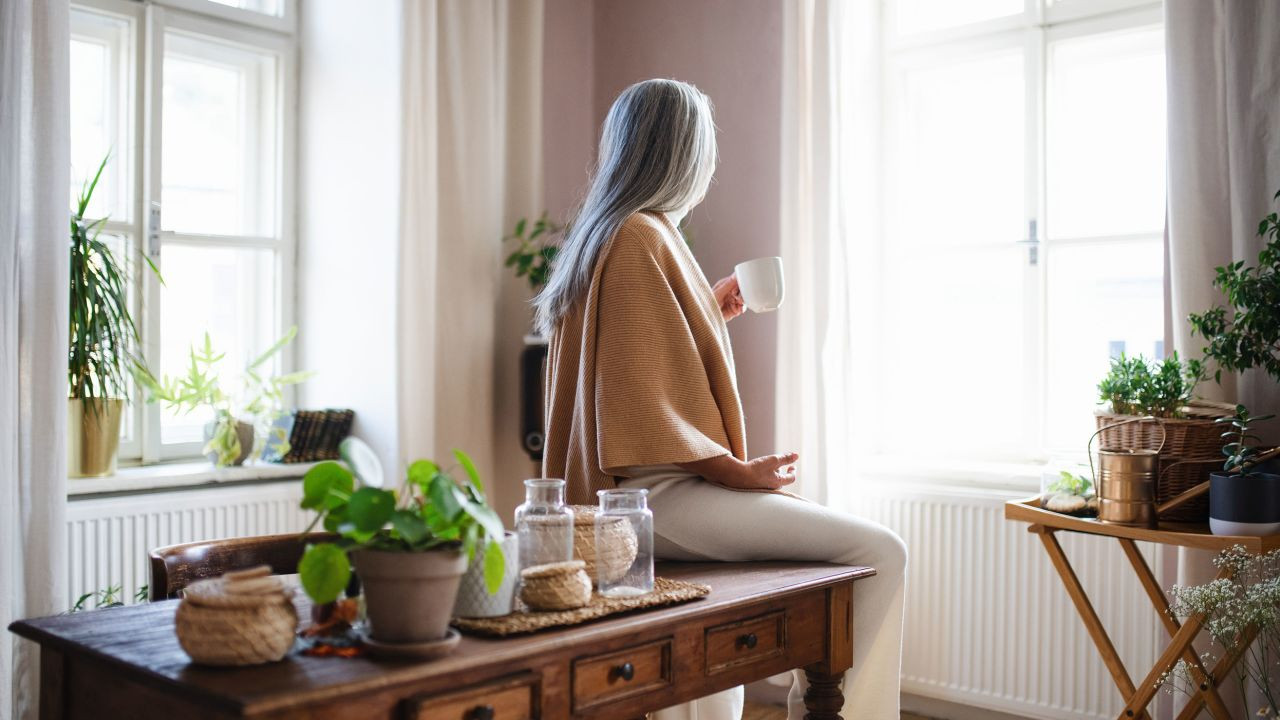 Xu hướng “Ly hôn tuổi hoa râm”: Khi càng nhiều người già chọn sống một mình vào những năm cuối đời - Ảnh 1.