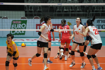 Tuyển bóng chuyền nữ Việt Nam vào vòng 2 giải châu Á