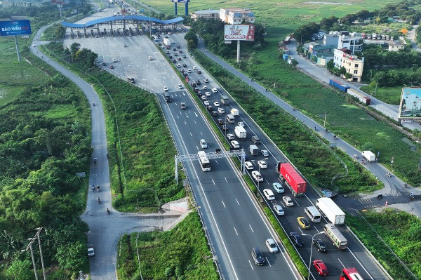 Ngày đầu kỳ nghỉ lễ 2/9, đường Vành đai 3 Hà Nội ùn dài 10km