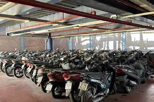 Hundreds of motorbikes abandoned at Tan Son Nhat airport