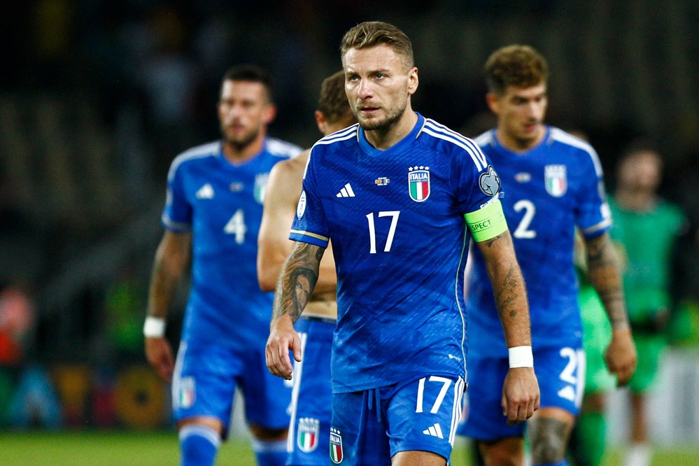 Italia đánh rơi chiến thắng phút chót