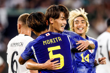 Nhật Bản vùi dập tuyển Đức 4-1