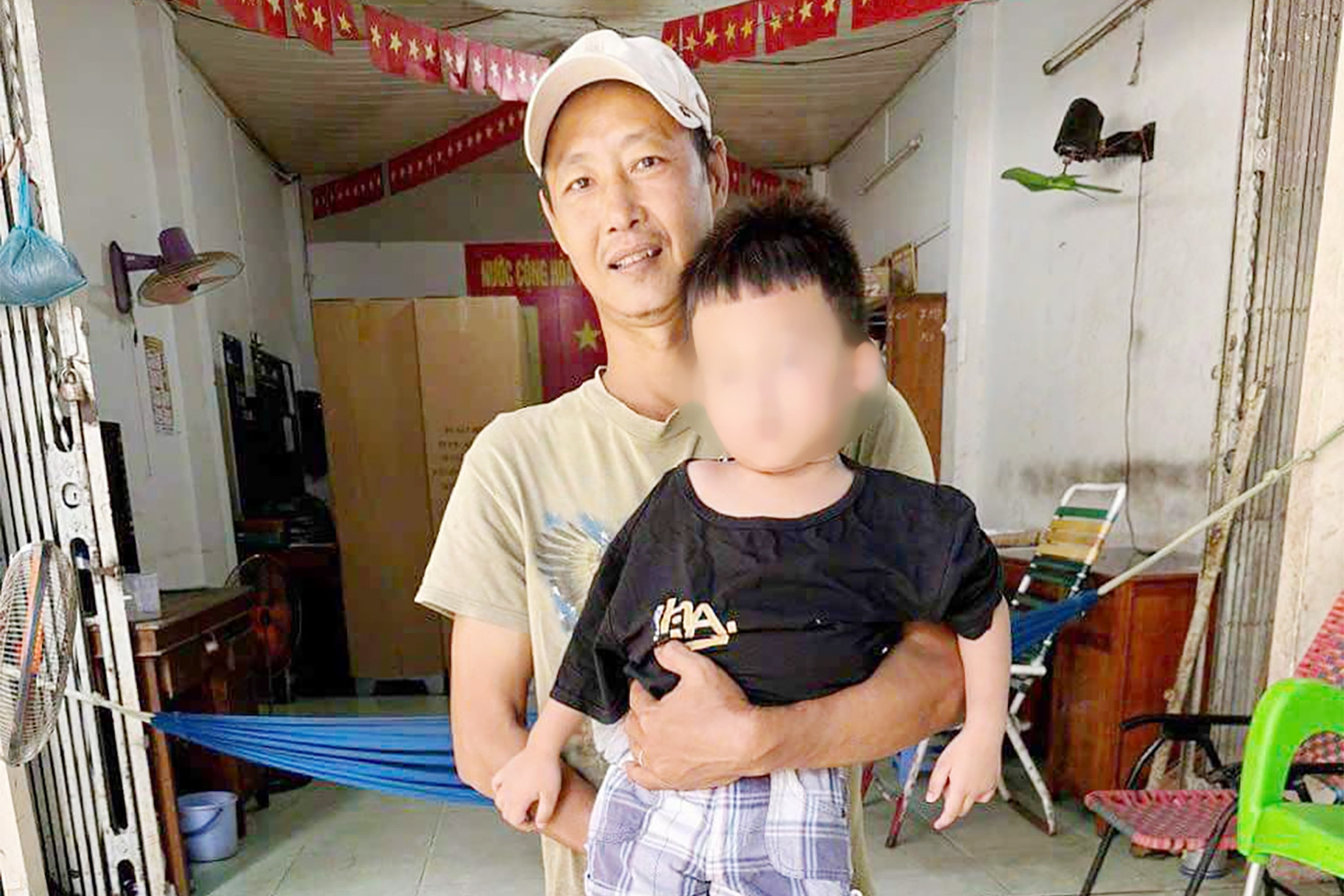 Bé trai ở An Giang rơi từ trên cầu xuống sông may mắn được cứu sống