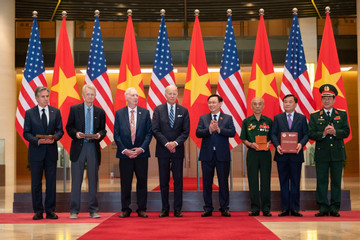 Chủ tịch Quốc hội và Tổng thống Mỹ Joe Biden chứng kiến trao kỷ vật chiến tranh