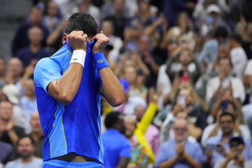 Djokovic khóc nức nở khi lần thứ 4 vô địch Mỹ mở rộng