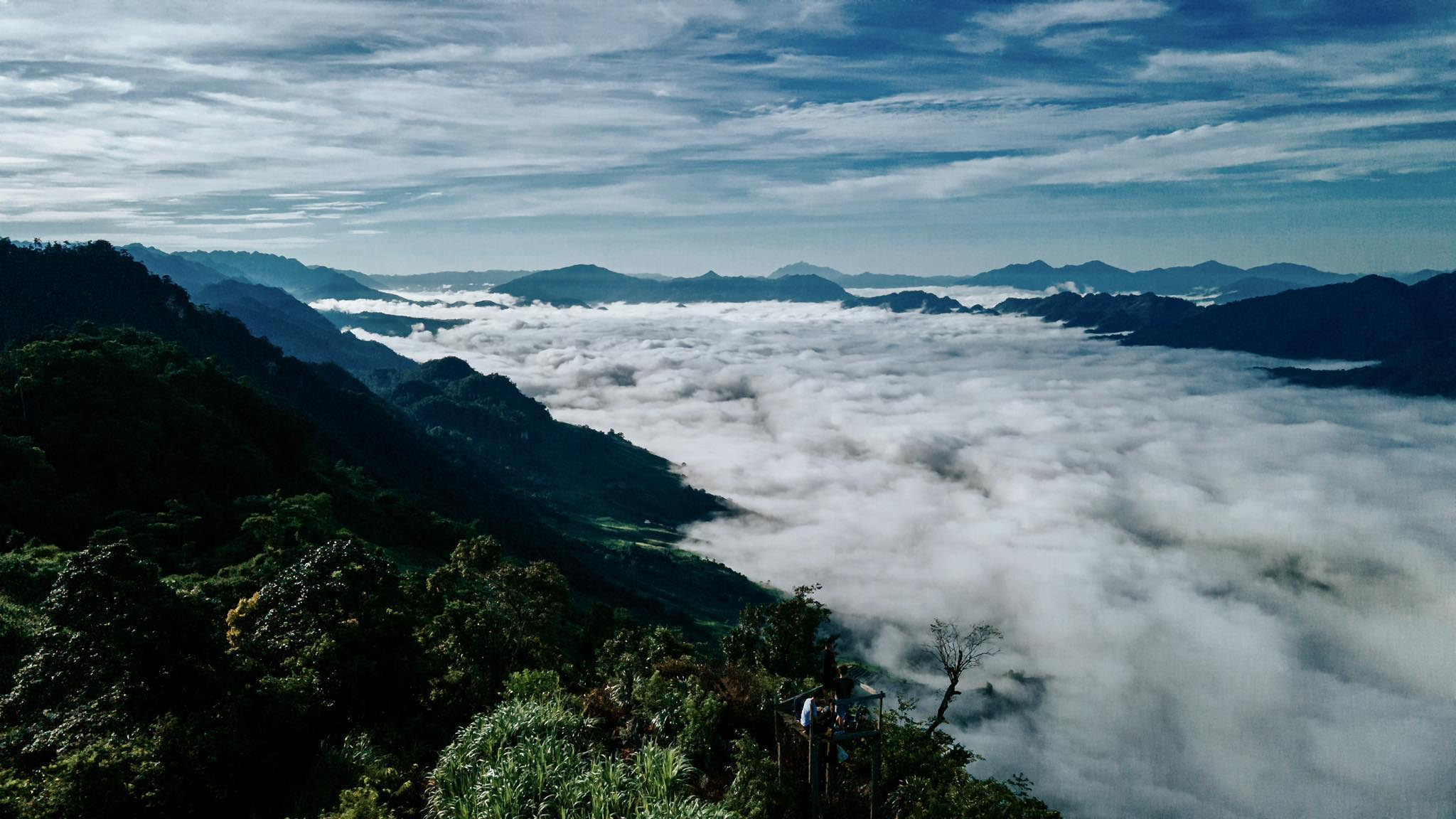 ﻿Floating in the clouds on Pa Phach Peak