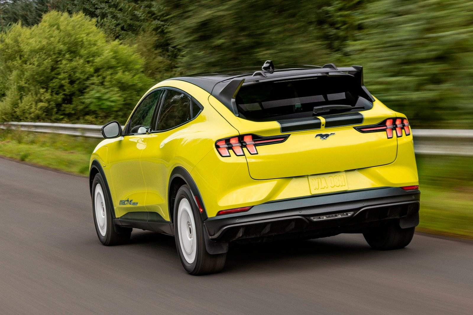 Xe điện Ford Mustang Mach-E có thêm phiên bản địa hình