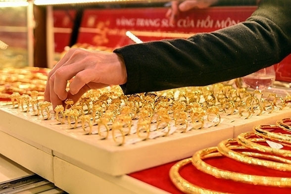 Giá vàng trong nước tăng cao, vàng miếng áp sát mốc 69 triệu đồng