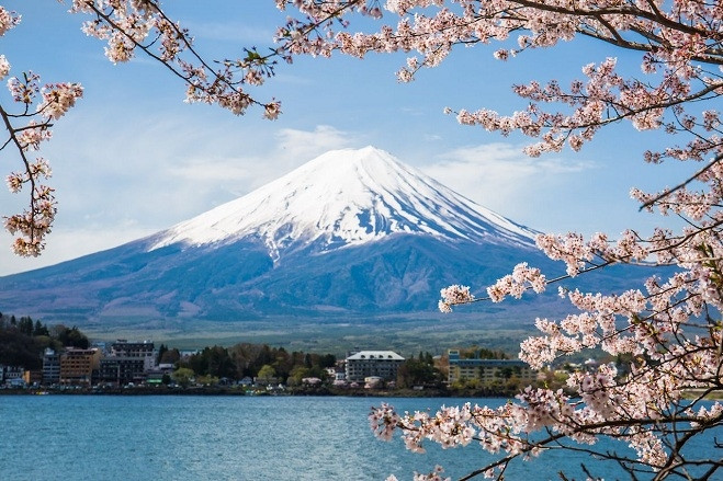 Nhật Bản lo ngại núi Phú Sĩ mất thiêng do quá tải khách du lịch