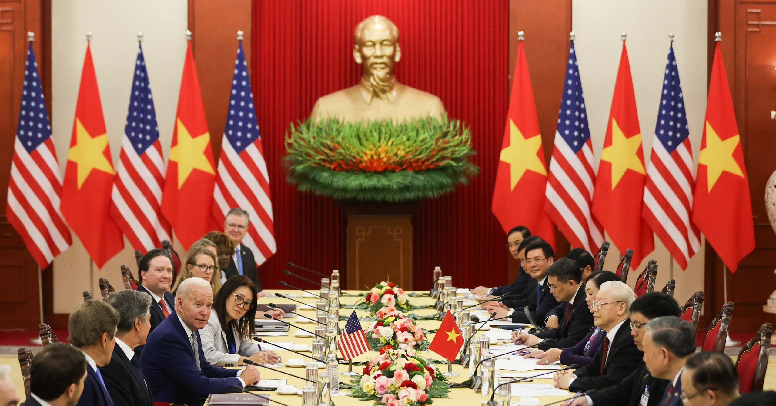 Party leader Nguyen Phu Trong and US President hold high-level talks