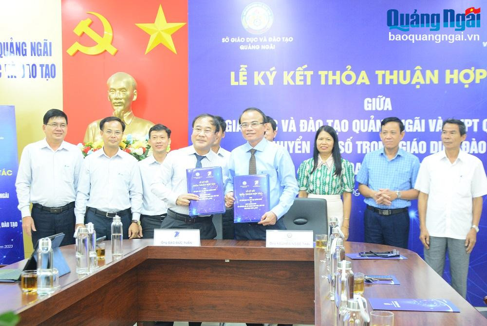 Lãnh đạo hai đơn vị ký kết thỏa thuận hợp tác.