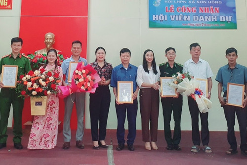 Hàng loạt nam trưởng thôn vào Hội liên hiệp phụ nữ ở Hà Tĩnh