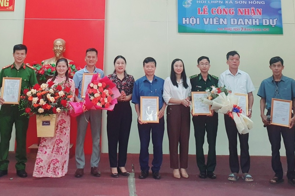 Hàng loạt nam trưởng thôn vào Hội liên hiệp phụ nữ ở Hà Tĩnh