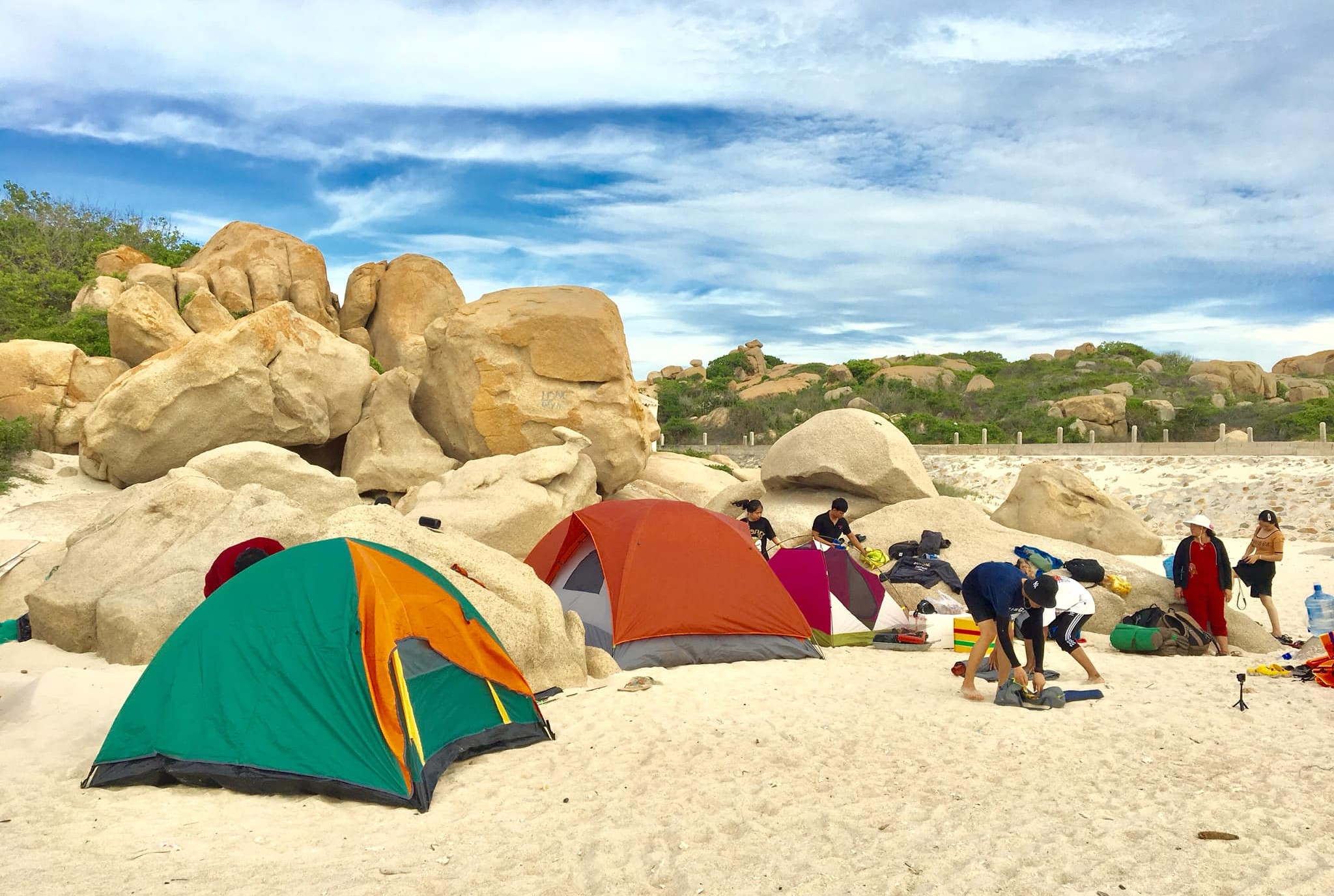 Hòn đảo ‘không khách sạn’ ở Bình Thuận, khách tới đổi gió, cắm trại qua đêm