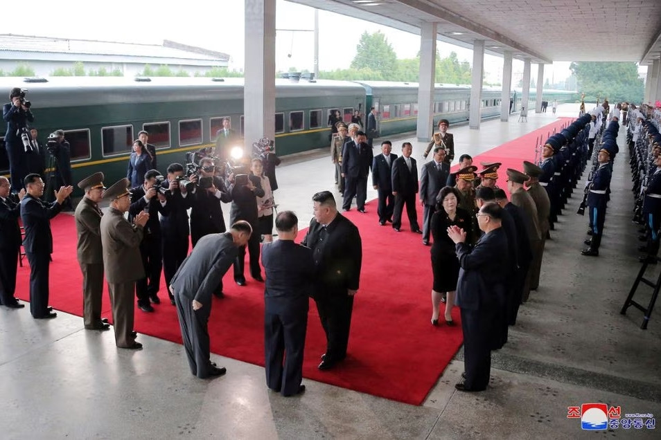 Ông Kim Jong Un dẫn đầu đoàn quan chức Triều Tiên lên đường đến Nga