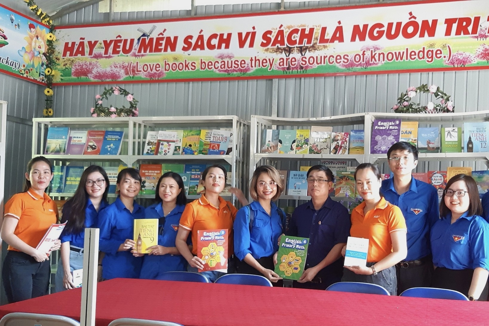 Tặng 1.000 đầu sách cho thư viện cộng đồng ở Mù Cang Chải