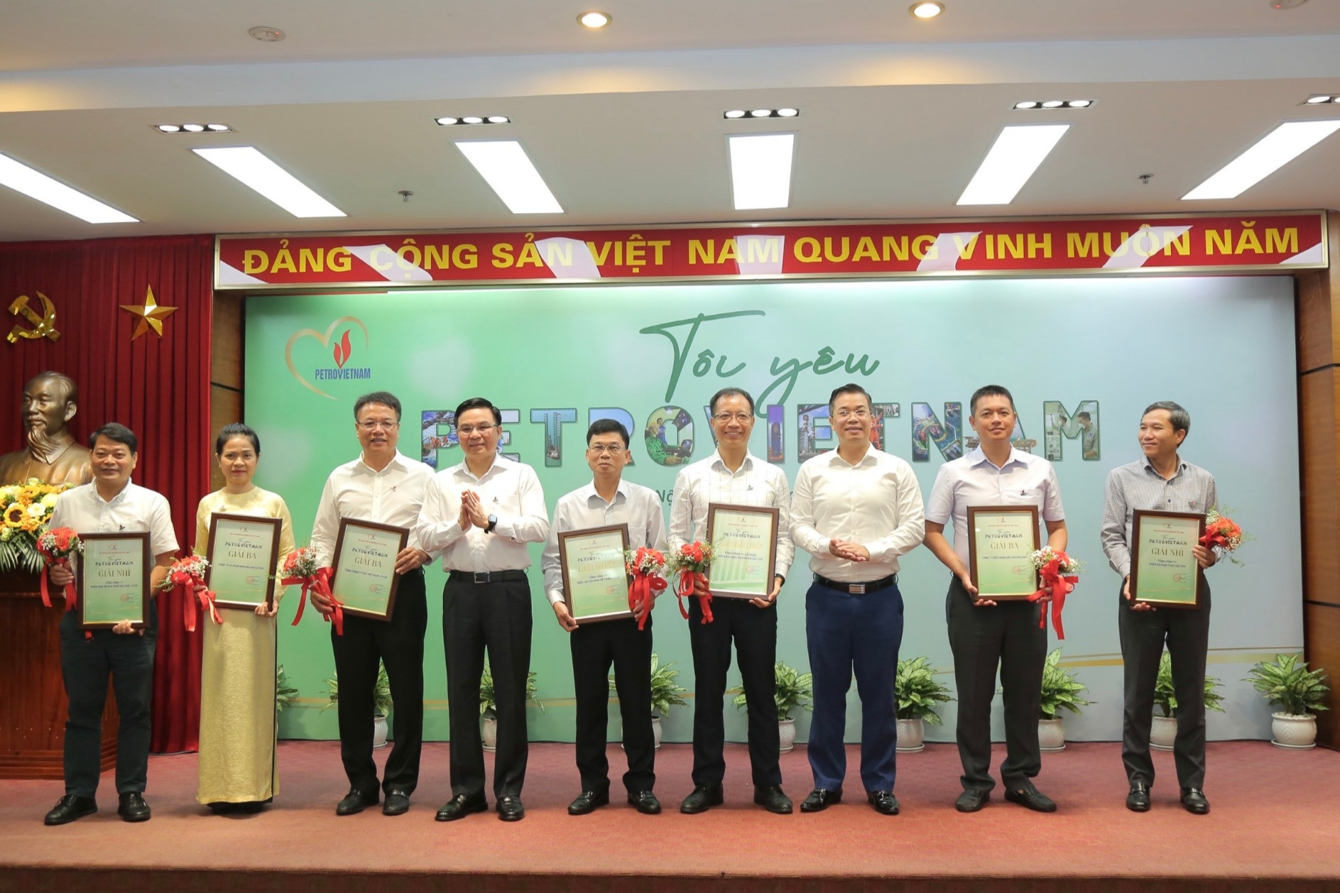 Trao giải cuộc thi online ‘Tôi yêu Petrovietnam’