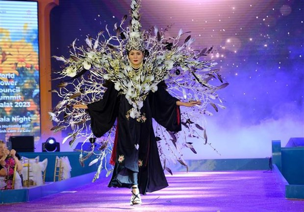 Vietnamese flower designers triumph at int’l flower arrangement contest hinh anh 1