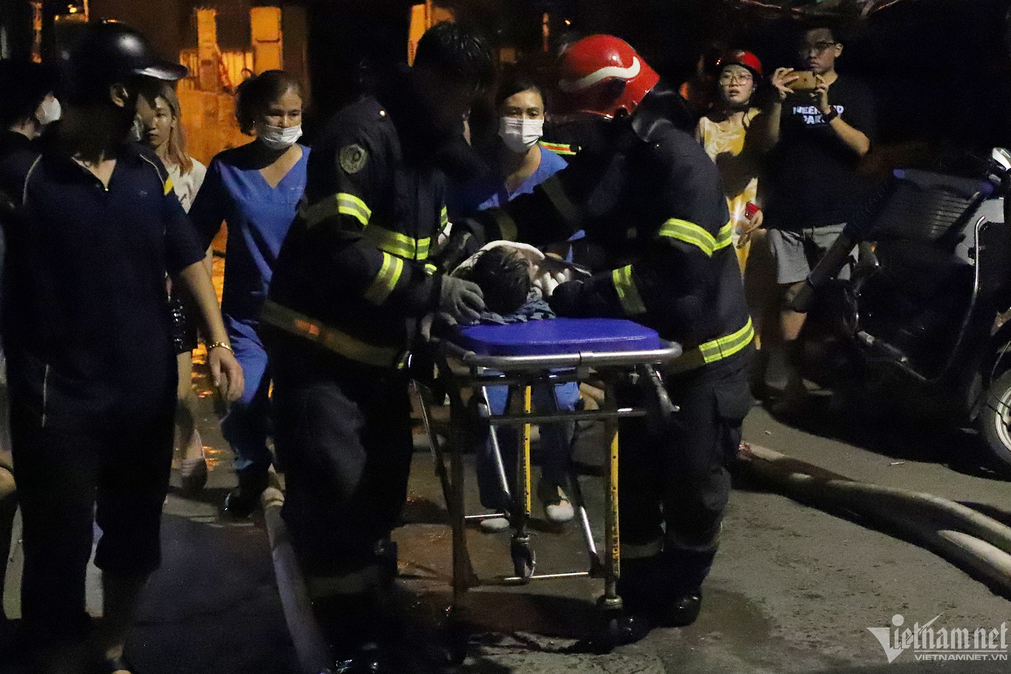 Cháy chung cư mini tại Hà Nội: Một bệnh nhân thở máy, nguy kịch