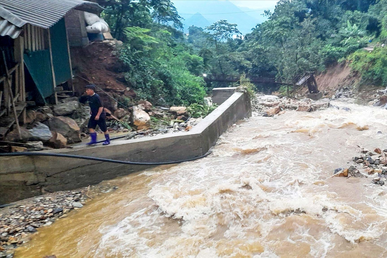 Dự báo thời tiết ngày 14/9: Mưa giông cả 3 miền