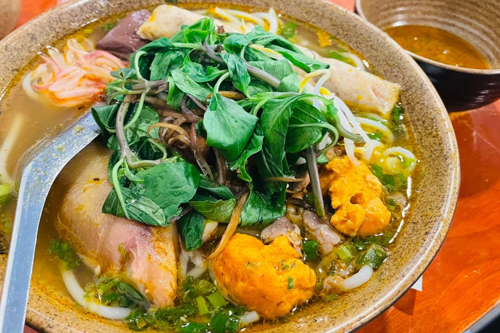 Hàng loạt người ngộ độc do ăn bún ở Điện Biên, chuyên gia cảnh báo