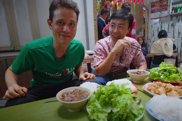 YouTube food star Mark Wiens reveals five must-eat dishes in Hanoi