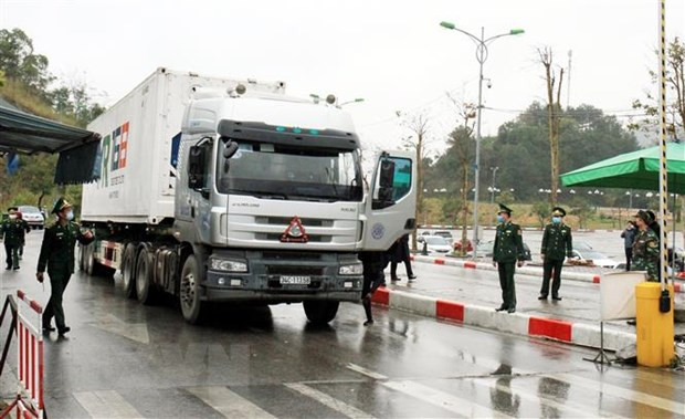 Fruit-carrying trucks stranded at northern border gates