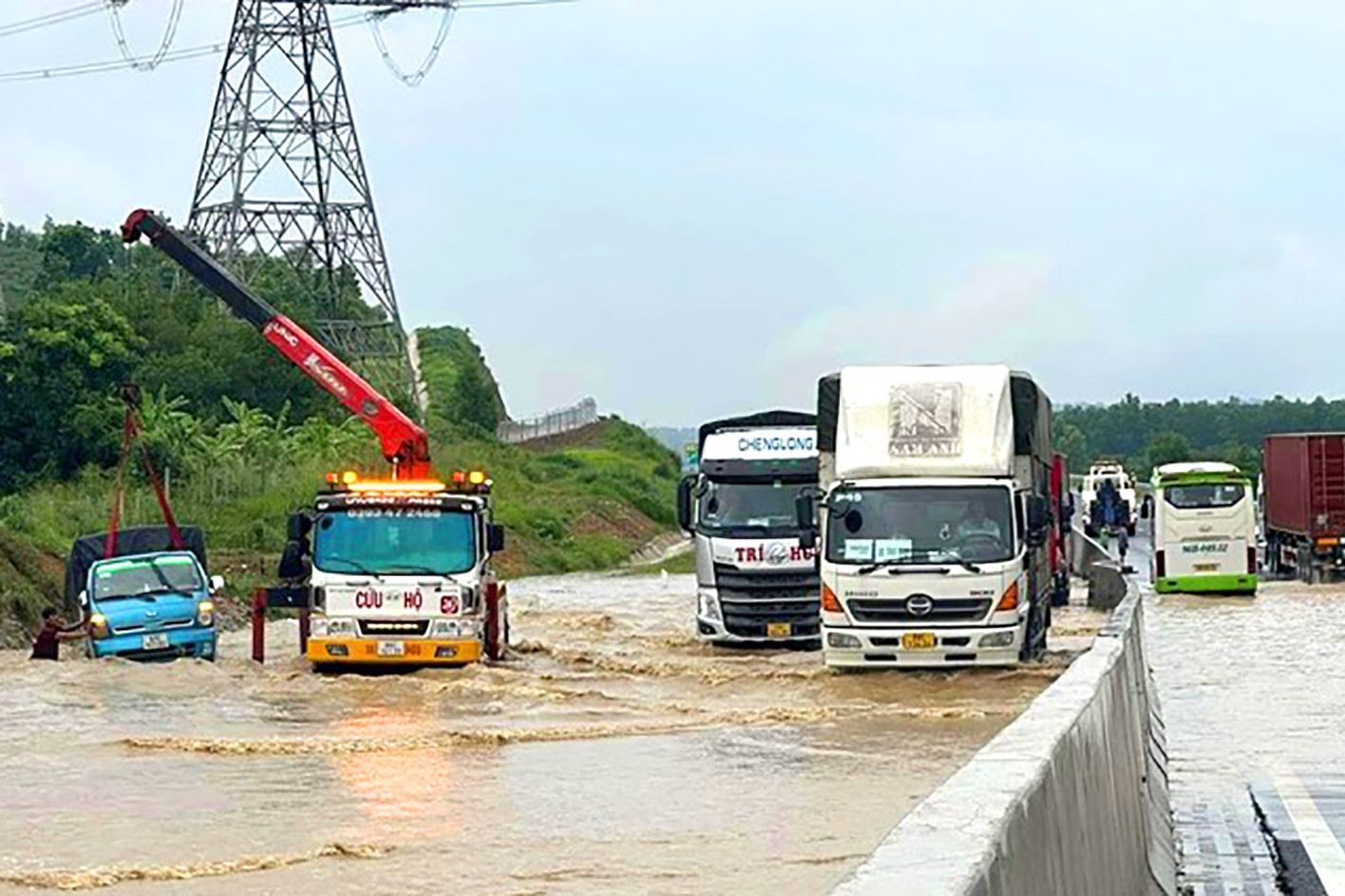 Khơi lòng sông Phan để chống ngập cao tốc Phan Thiết - Dầu Giây