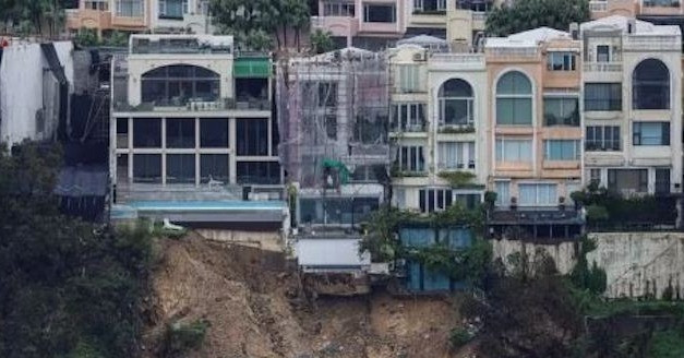 香港百萬豪宅大雨後地基裸露 露出無牌地下室