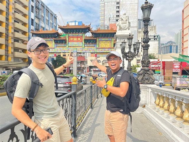 Philippines, Vietnamese pals enjoying life through travel