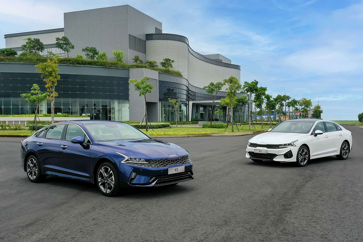 Top xe sedan giá 1 tỷ tháng 8/2023: Mazda6 lần đầu tụt hạng, đổi ngôi cho KIA K5