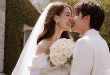 'Cặp sao đẹp nhất Thái Lan' hôn mãnh liệt trong đám cưới cổ tích
