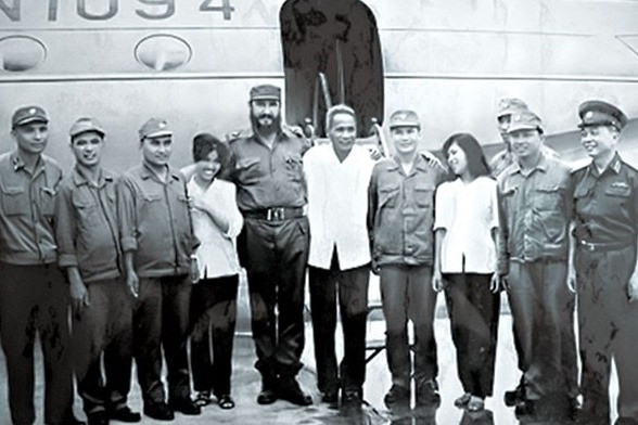 Chuyến bay chuyên cơ A đưa lãnh tụ Cuba Fidel Castro vào tuyến lửa