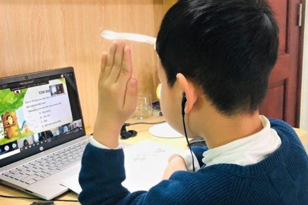 Phụ huynh cần 'phòng thủ' chủ động để bảo vệ trẻ em trên không gian mạng