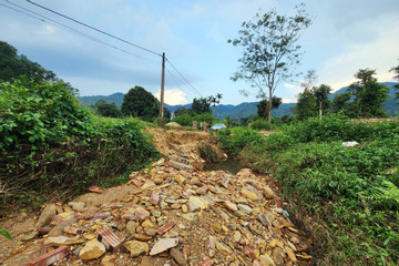 Da Lat to Nha Trang road faces serious landslides
