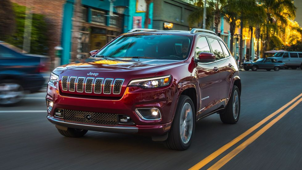 2023 jeep cherokee driving