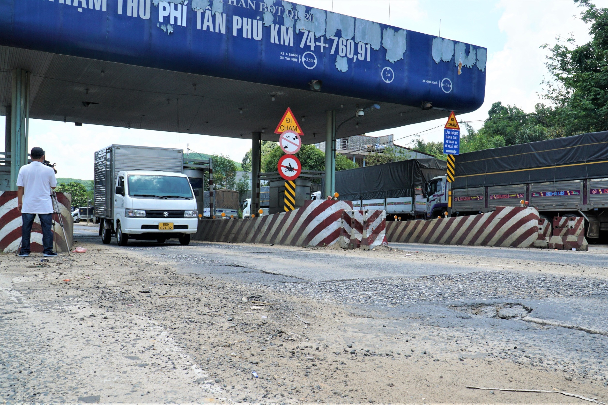 Tháo dỡ trạm thu phí trên Quốc lộ 20