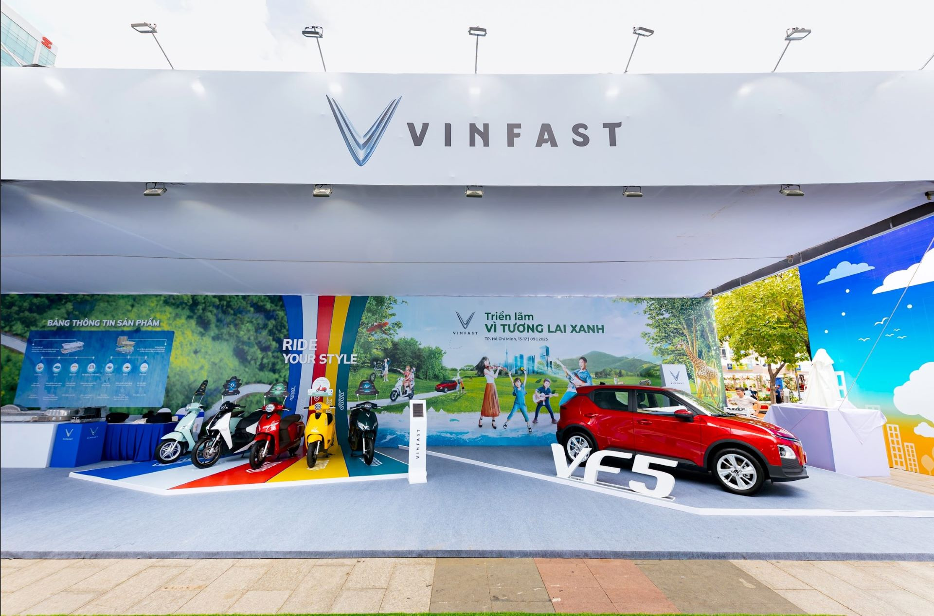 VinFast hâm nóng Green Growth Show 2023 với loạt xe điện, phụ kiện độc đáo  