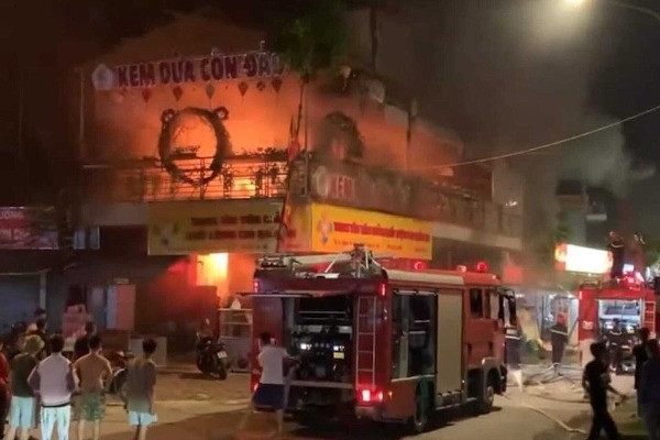 Cháy trung tâm tiêm chủng chất lượng cao ở Hà Nội, nhiều tài sản bị thiêu rụi