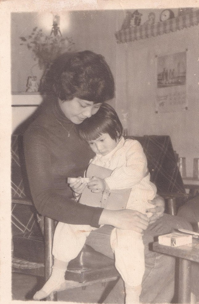 Con gái ôn lại kỷ niệm với nghệ sĩ sáo Hồng Nhung - vợ cũ của nhạc sĩ Phú Quang ảnh 1