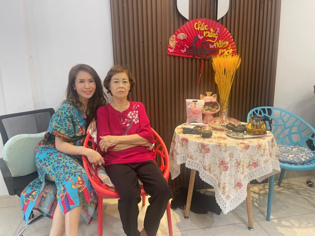 Con gái ôn lại kỷ niệm với nghệ sĩ sáo Hồng Nhung - vợ cũ của nhạc sĩ Phú Quang ảnh 3