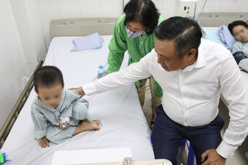 Hà Nội hỗ trợ mỗi trẻ mồ côi trong vụ cháy chung cư mini 100 triệu đồng