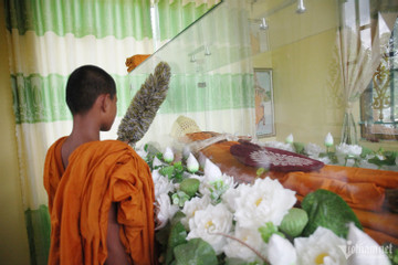 Monk’s corpse kept intact at pagoda in An Giang for nearly one decade