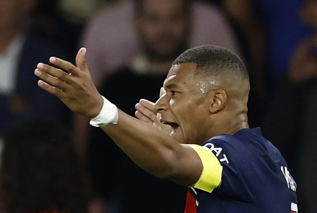 Mbappe sánh ngang kỷ lục của Messi và Ronaldo