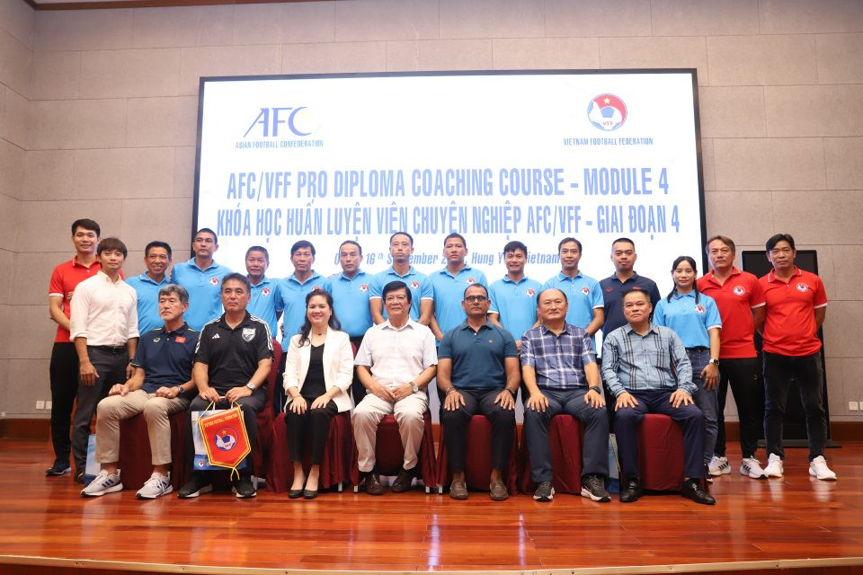 HLV Chu Đình Nghiêm, Nguyễn Anh Đức hoàn thành khóa học AFC Pro