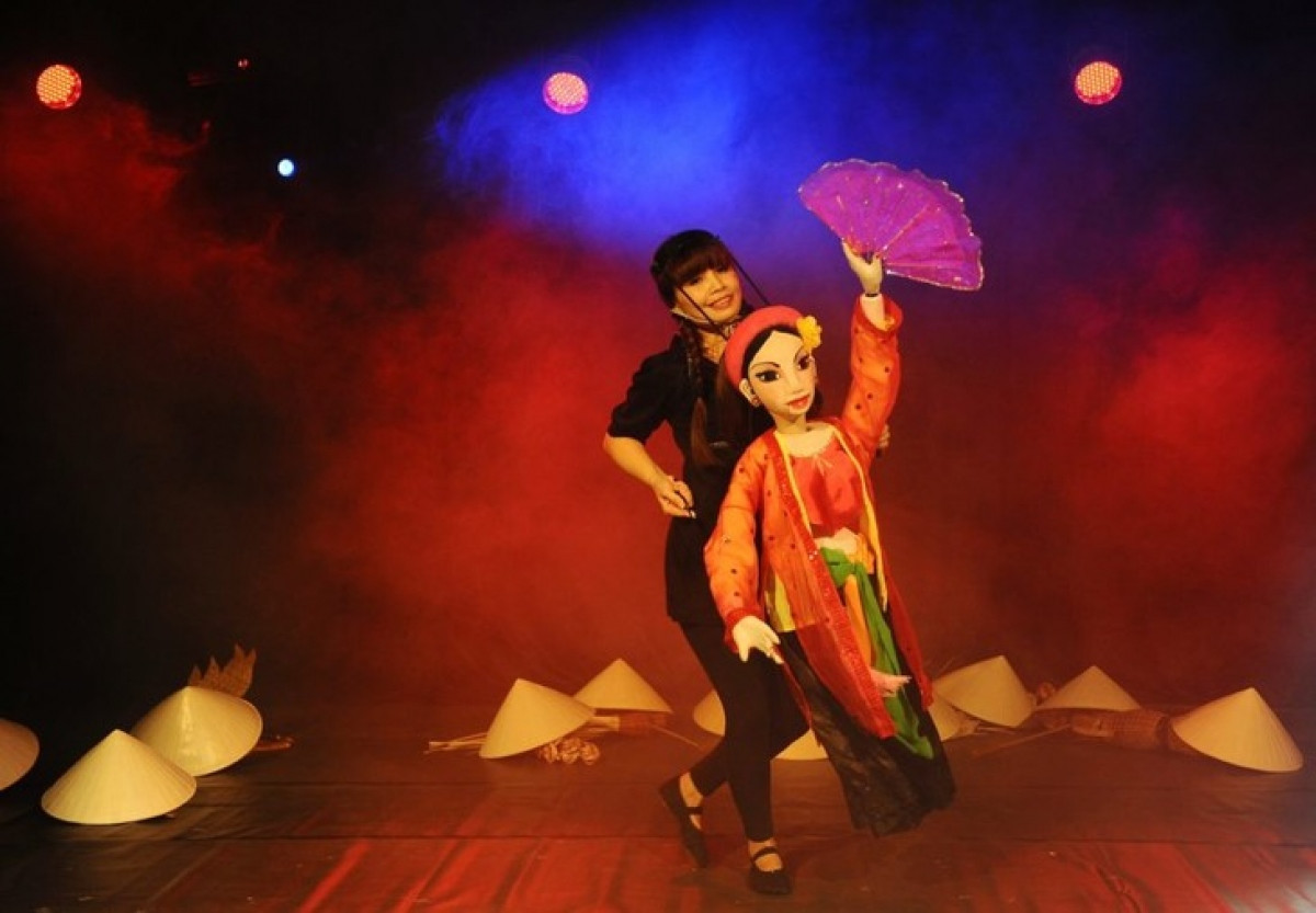female artist brings vietnamese stage puppetry to the world picture 1
